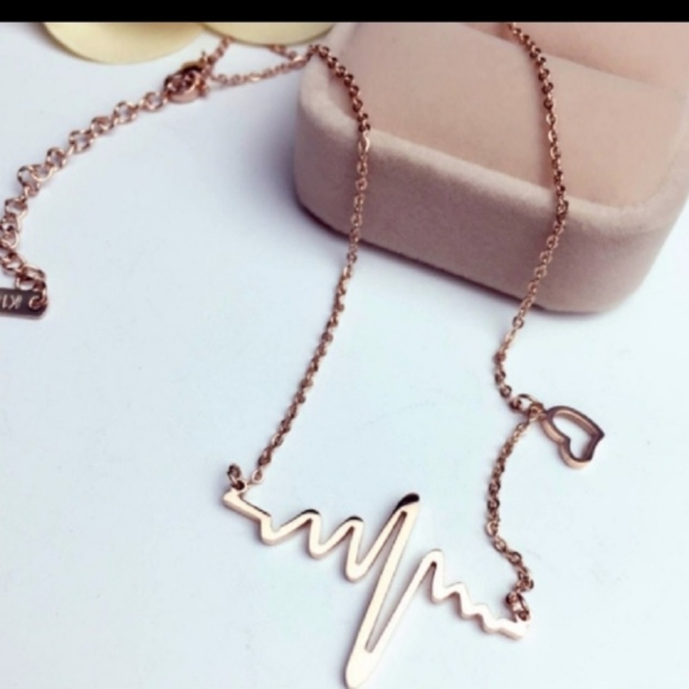 NWOT Gold EKG Heartbeart Necklace - Picture 4 of 6